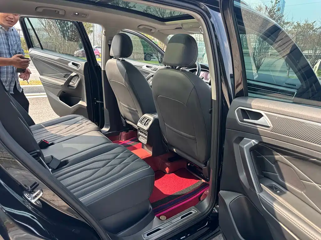 Volkswagen Tiguan L — фото 9