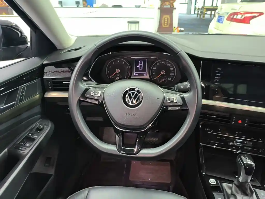 Volkswagen Passat — фото 11