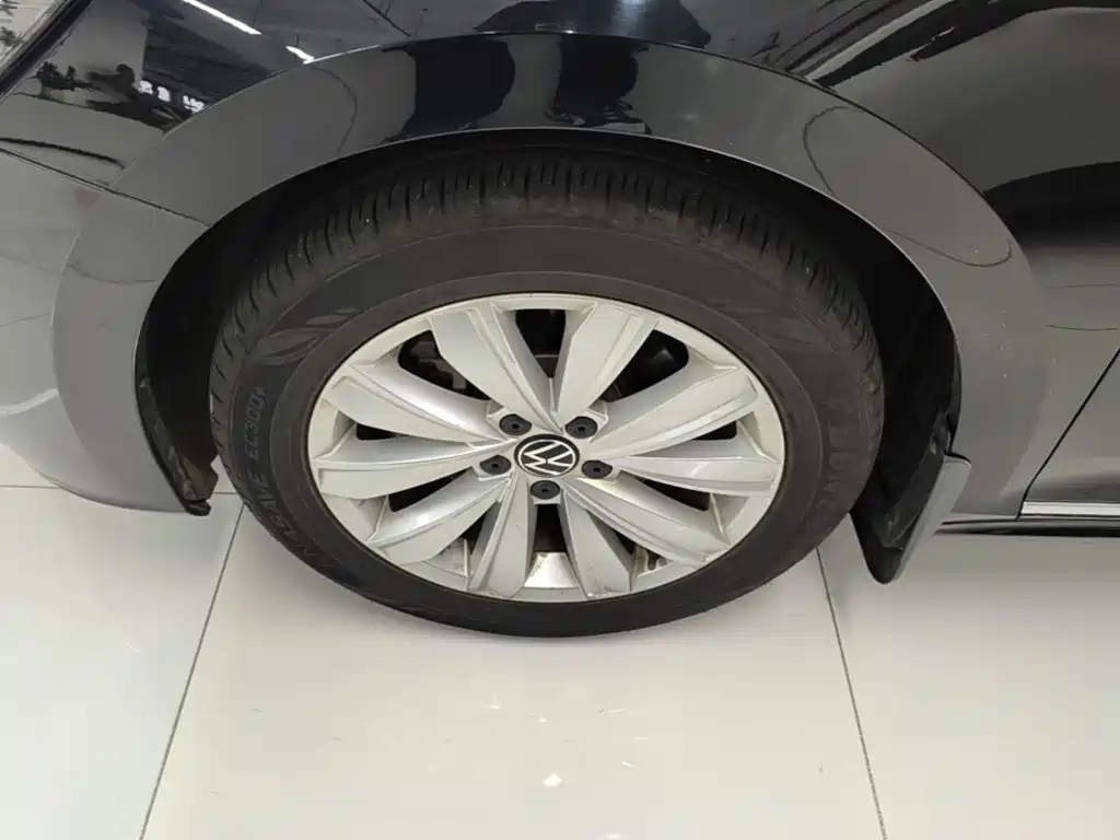 Volkswagen Passat — фото 23