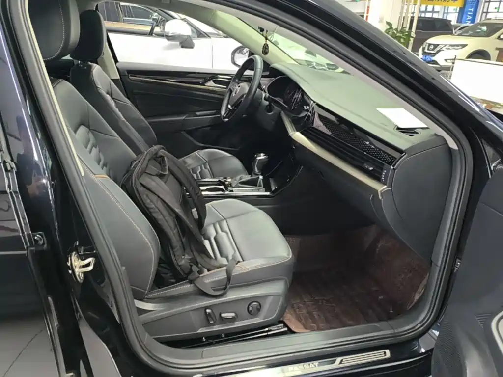 Volkswagen Passat — фото 25