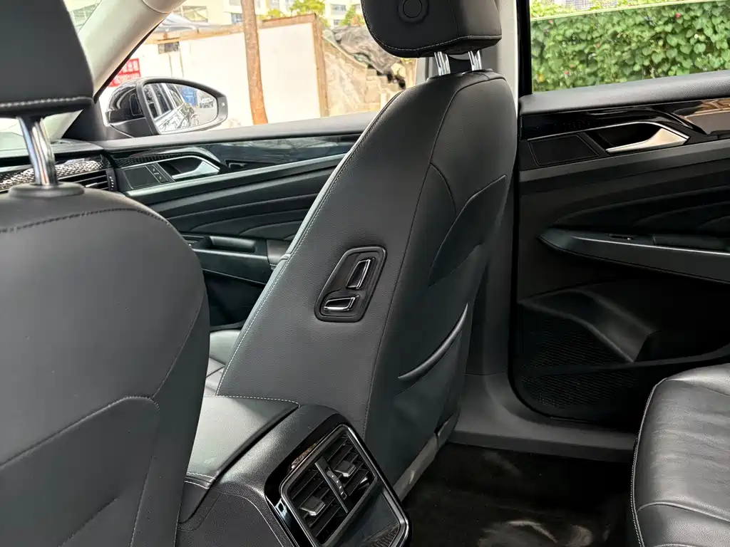 Volkswagen Passat — фото 8