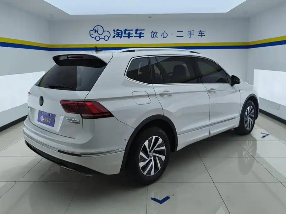 Volkswagen Tiguan L PHEV — фото 3