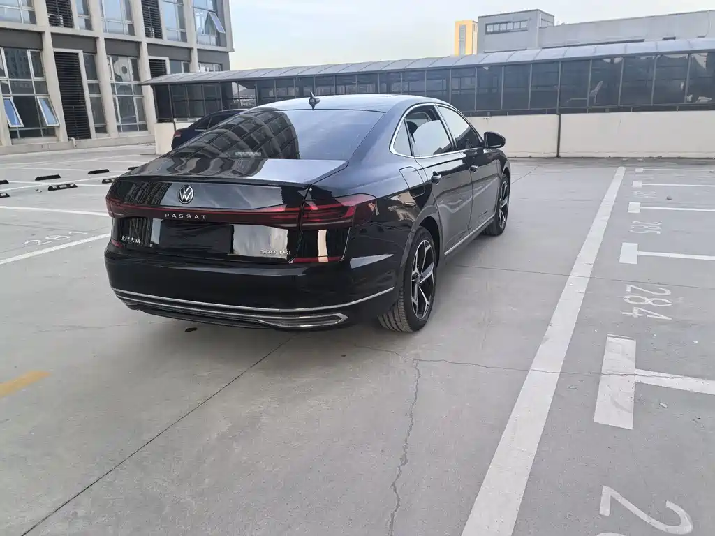 Volkswagen Passat — фото 11