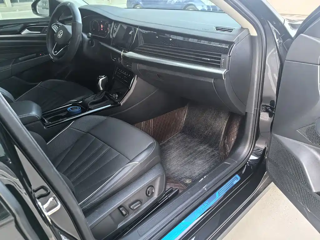 Volkswagen Passat — фото 13