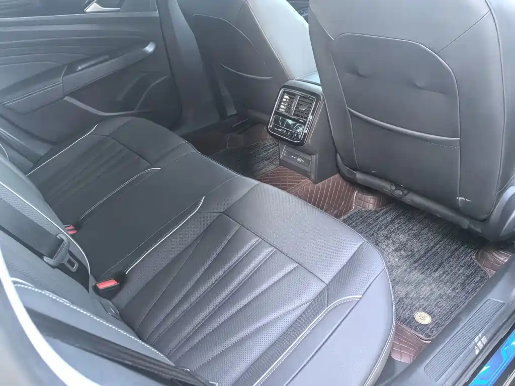 Volkswagen Passat — фото 14