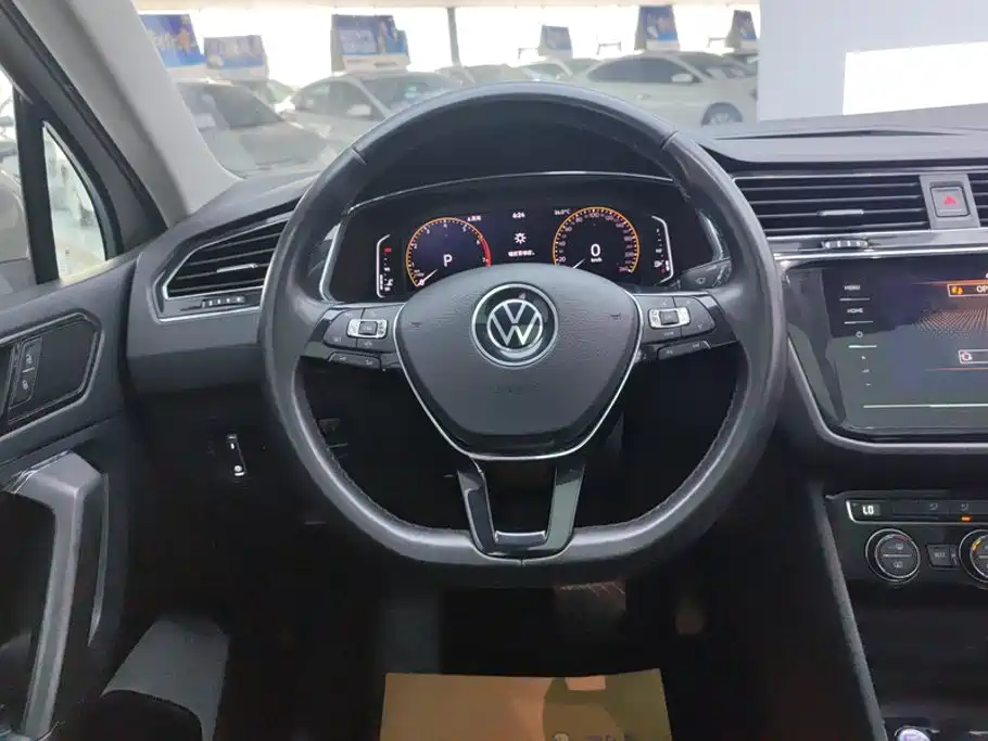 Volkswagen Tiguan L — фото 15