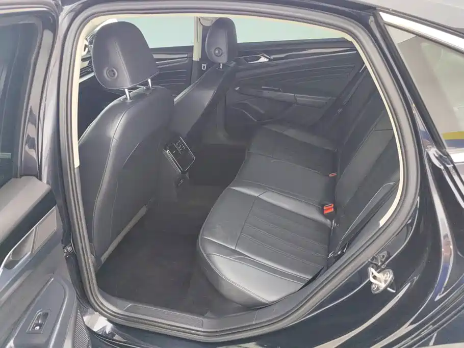 Volkswagen Passat — фото 11