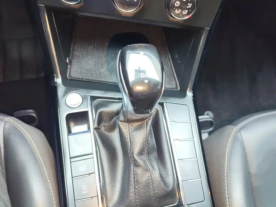 Volkswagen Passat — фото 16