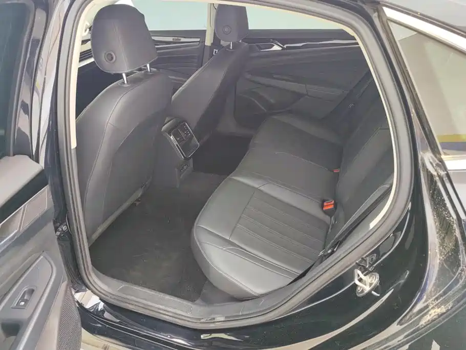 Volkswagen Passat — фото 11