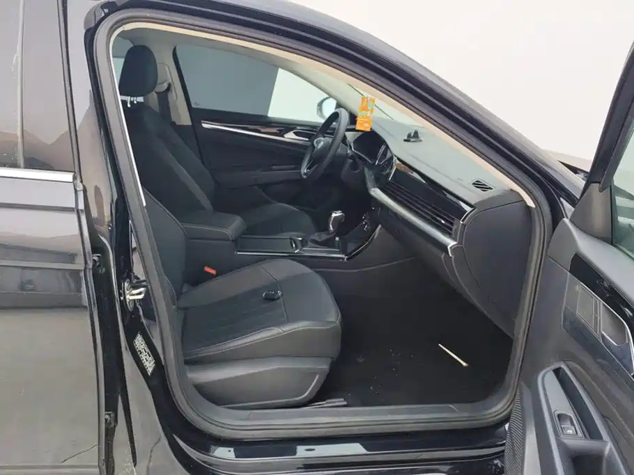 Volkswagen Passat — фото 8