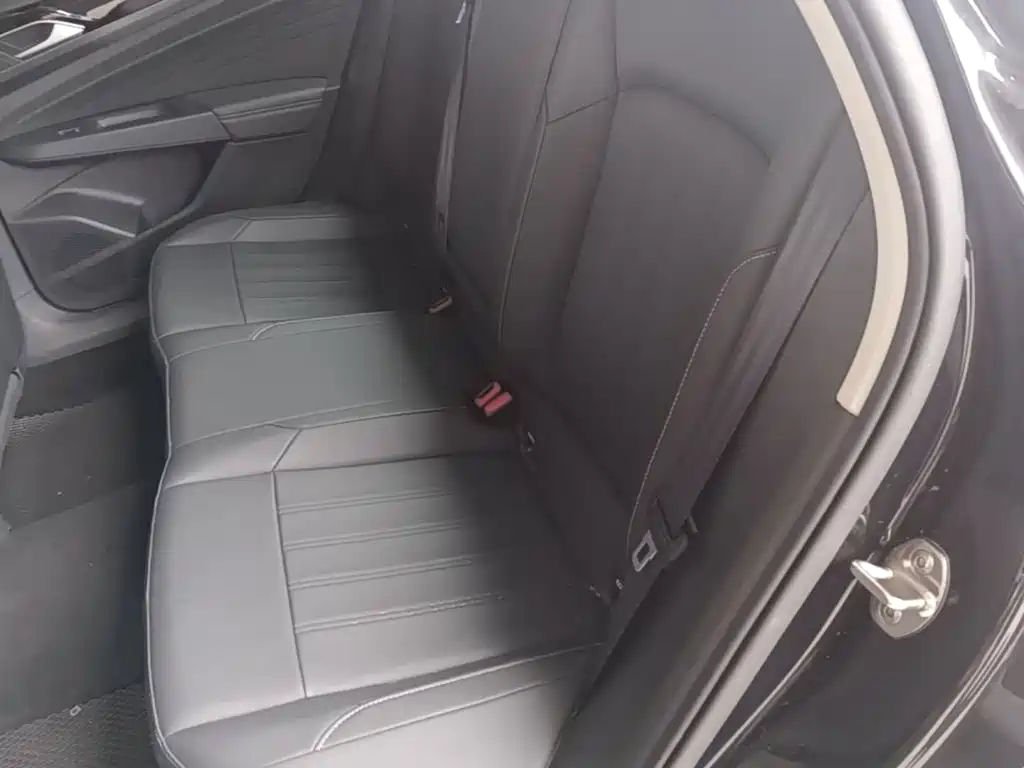 Volkswagen Passat — фото 17