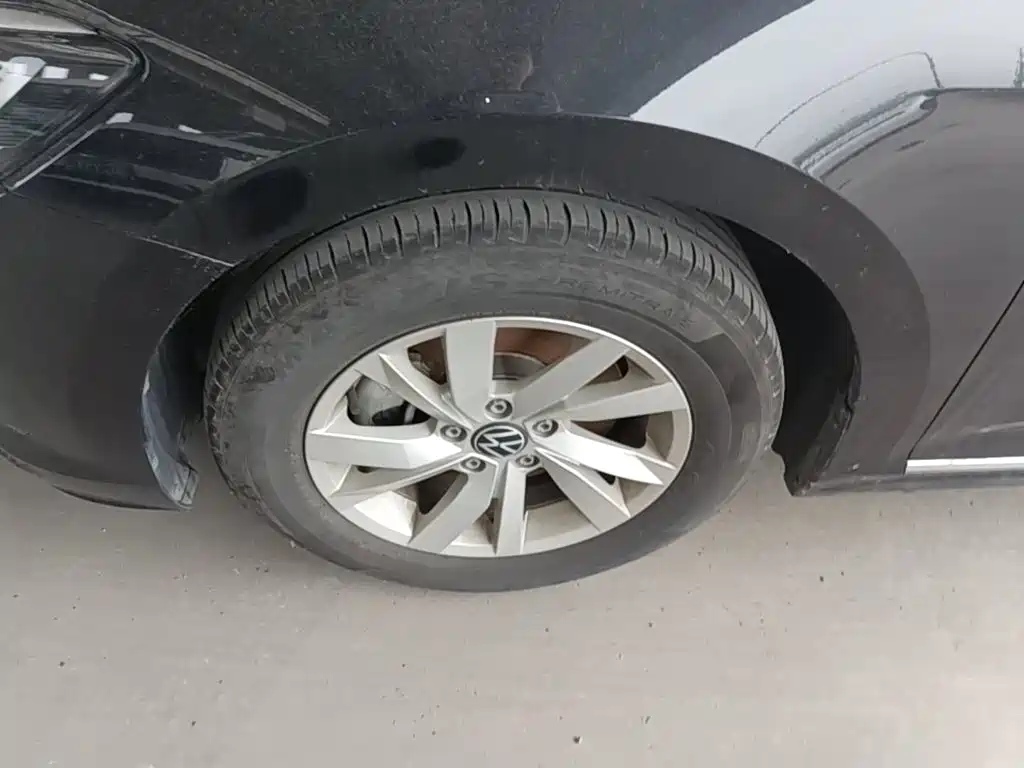 Volkswagen Passat — фото 23