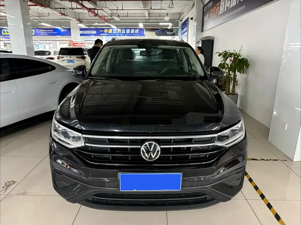 Volkswagen Tiguan L — фото 2