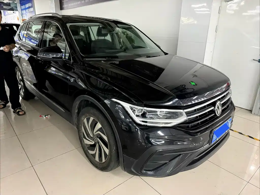 Volkswagen Tiguan L — фото 3