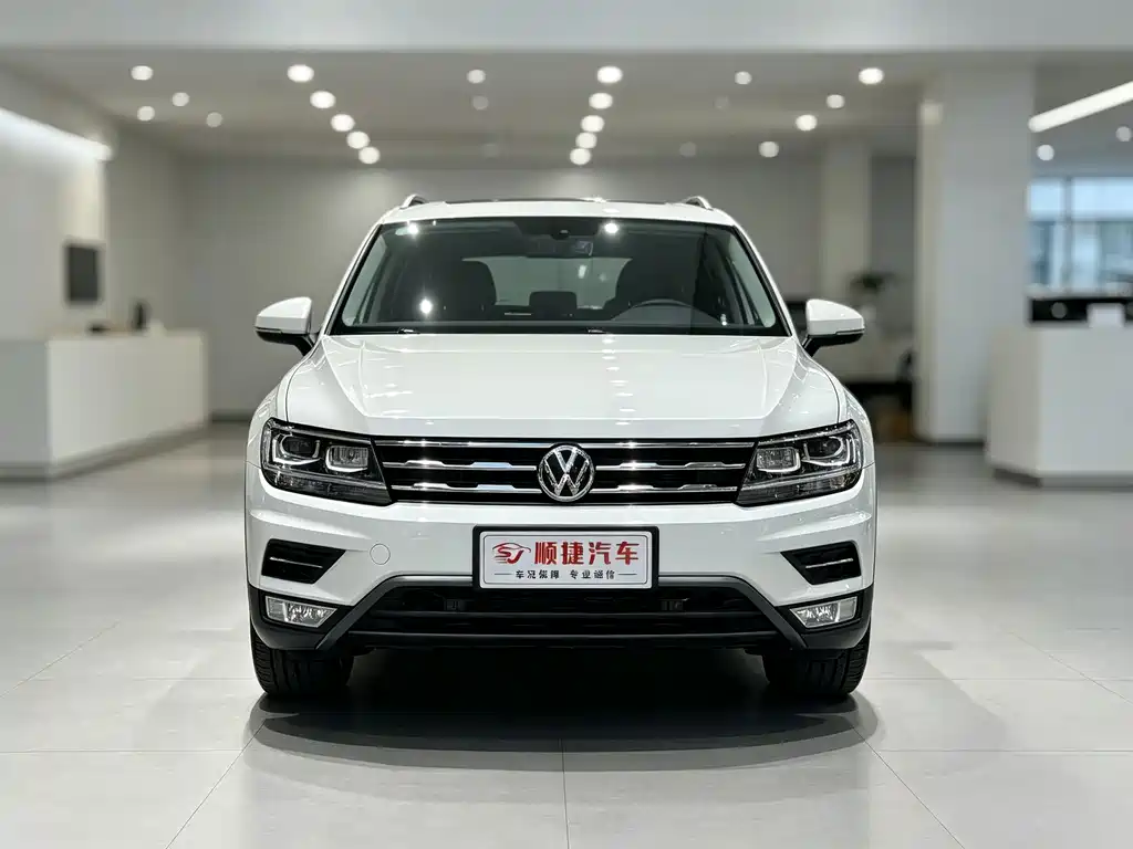 Volkswagen Tiguan L — фото 2