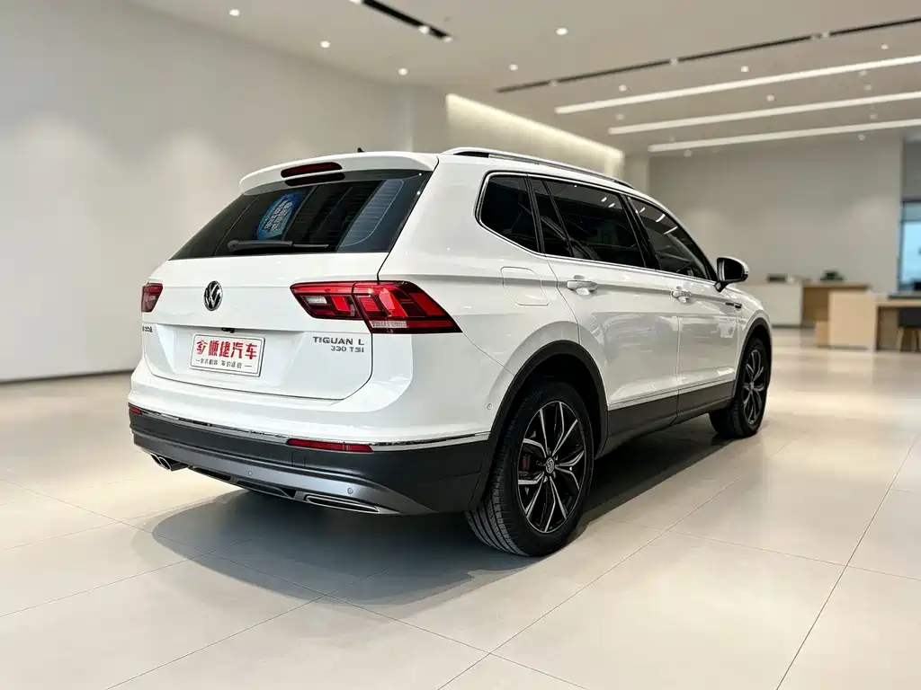 Volkswagen Tiguan L — фото 11