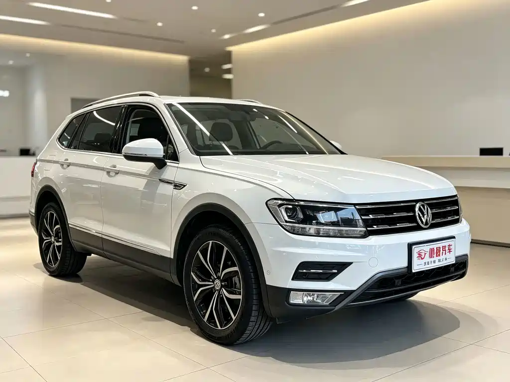 Volkswagen Tiguan L — фото 3