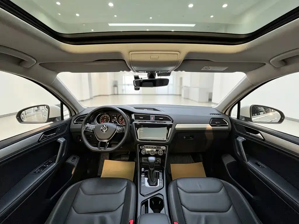Volkswagen Tiguan L — фото 8