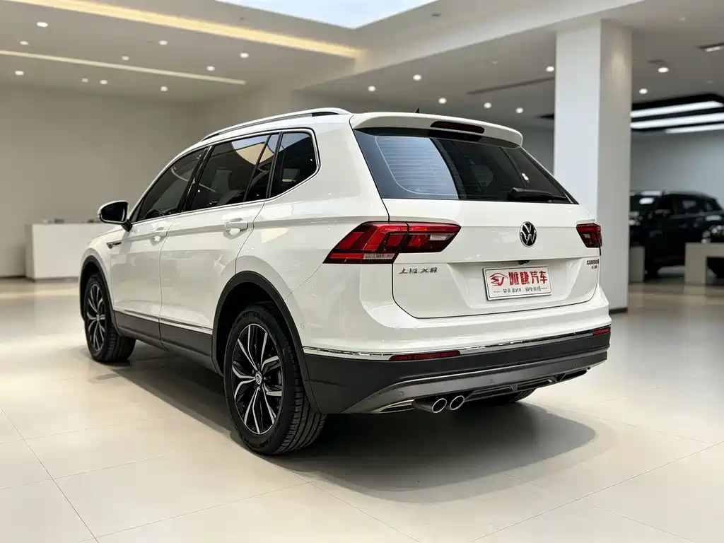 Volkswagen Tiguan L — фото 9