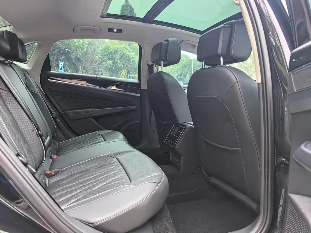 Volkswagen Passat — фото 13