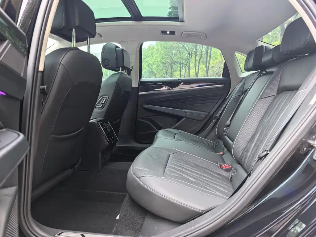 Volkswagen Passat — фото 15