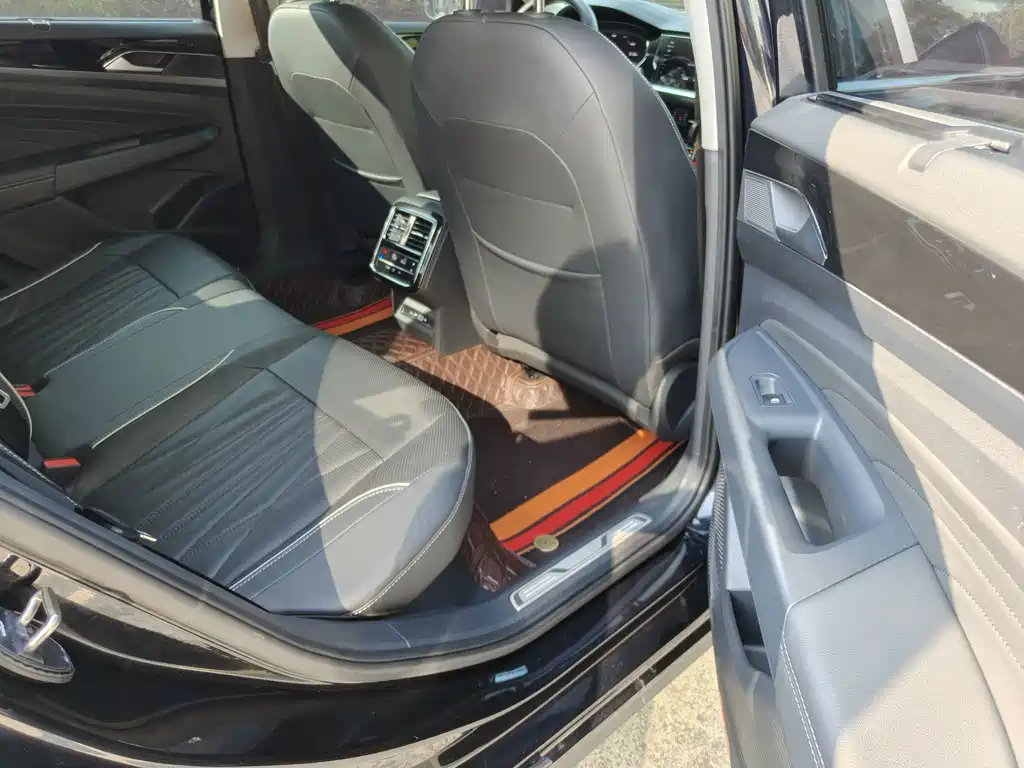 Volkswagen Passat — фото 14