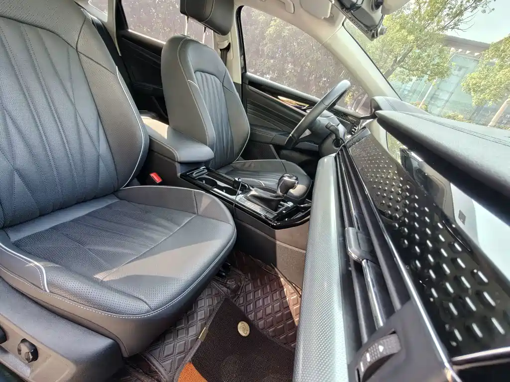 Volkswagen Passat — фото 17