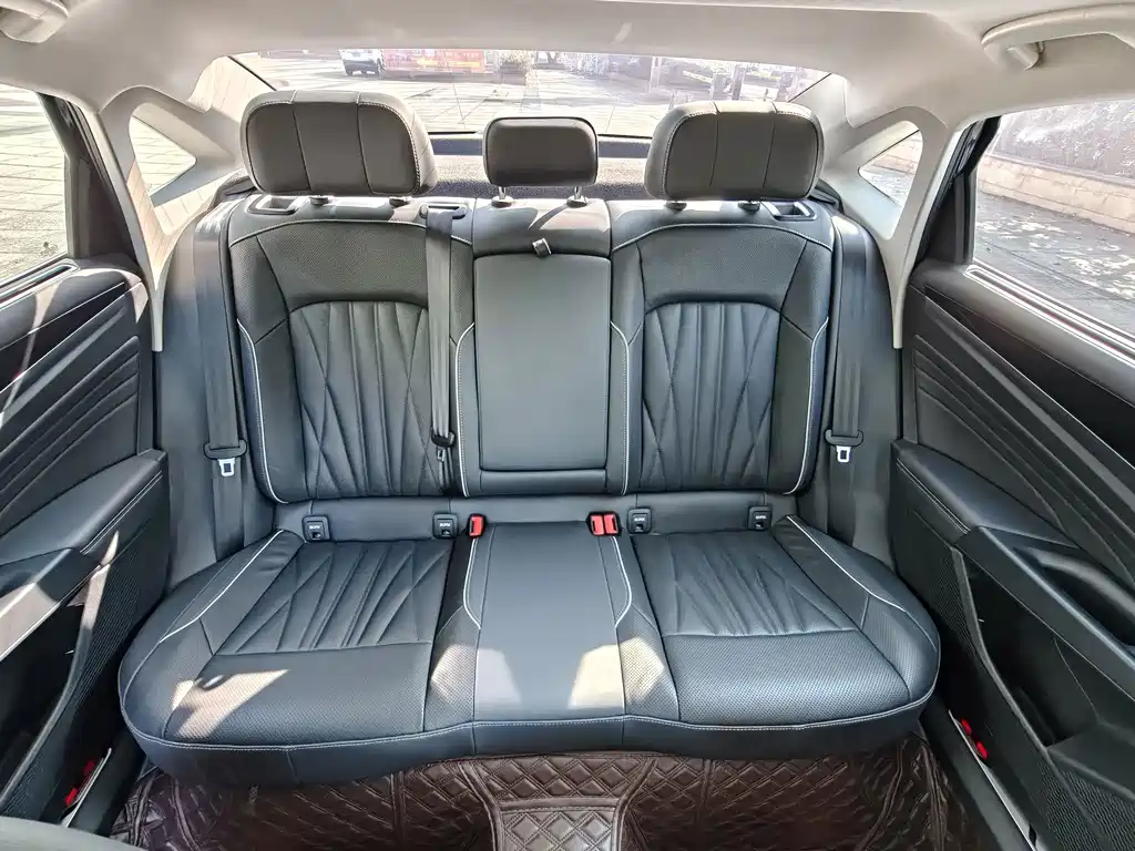 Volkswagen Passat — фото 18