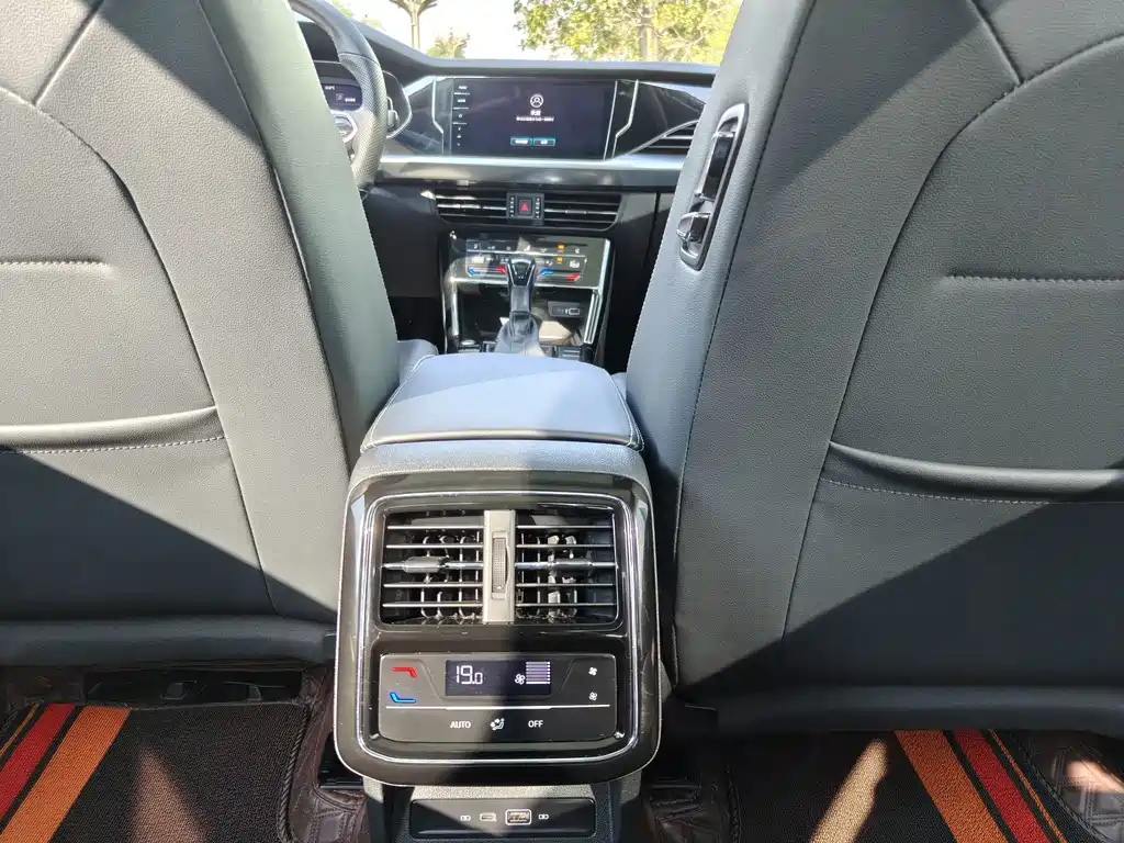 Volkswagen Passat — фото 21