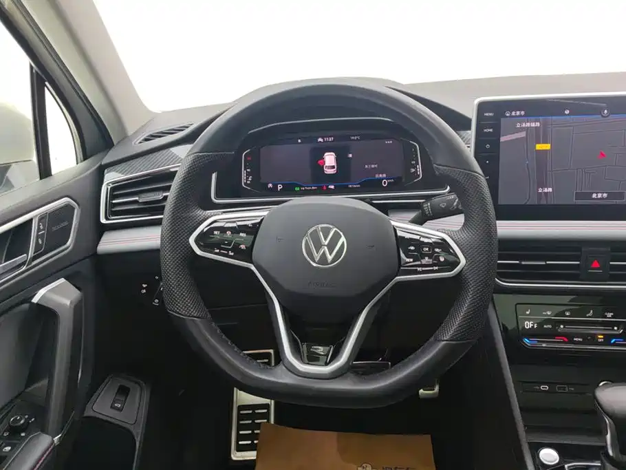 Volkswagen Tiguan L — фото 15