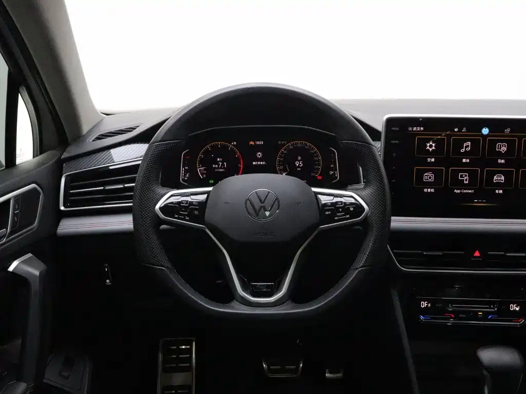 Volkswagen Tiguan X — фото 16