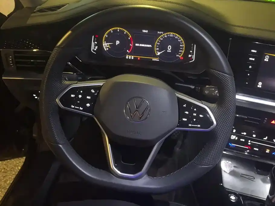 Volkswagen Passat — фото 15