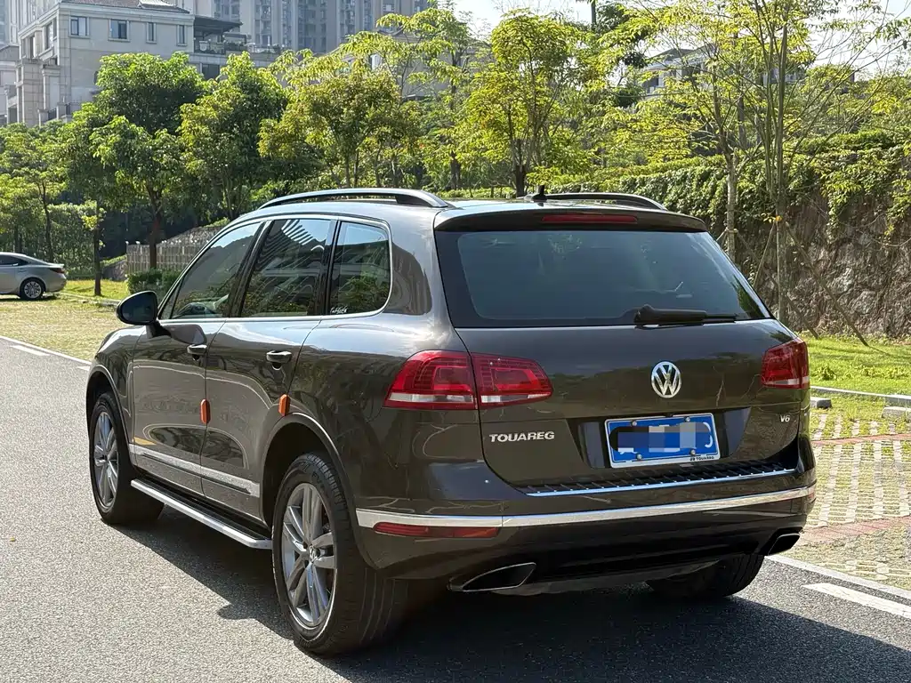 Volkswagen Touareg — фото 7