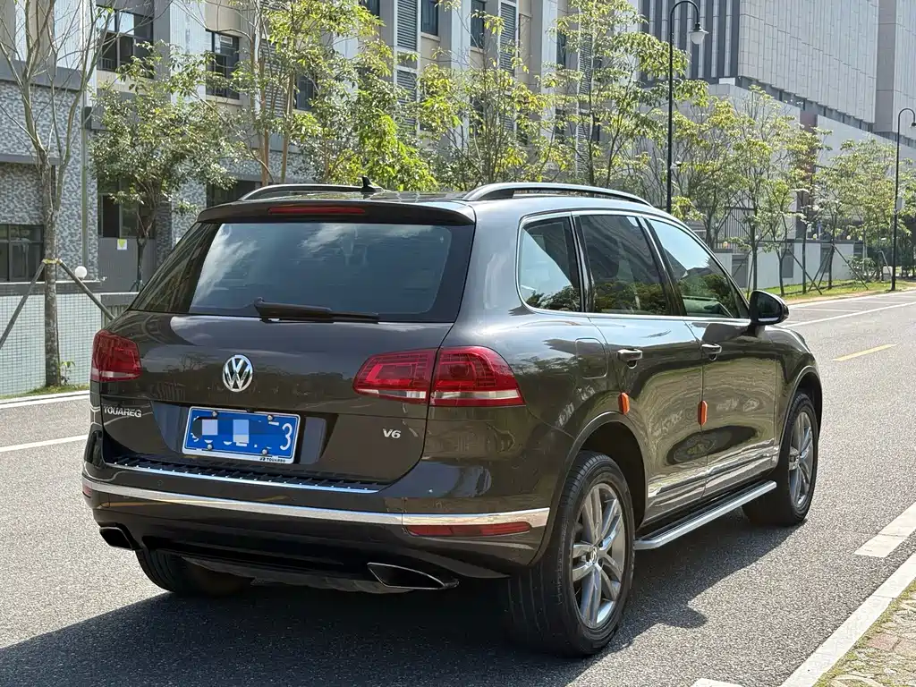 Volkswagen Touareg — фото 9