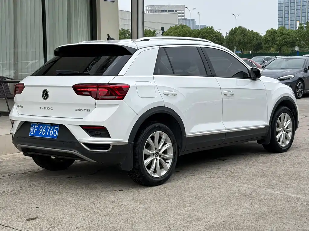 Volkswagen T-Roc — фото 5