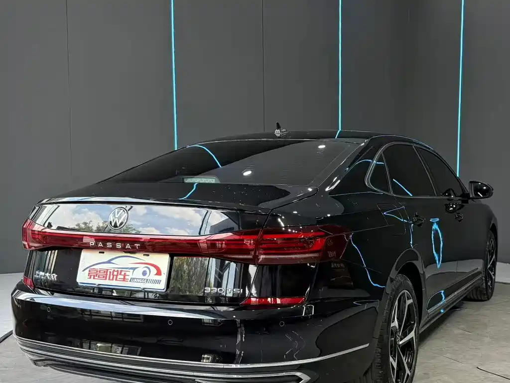 Volkswagen Passat — фото 8