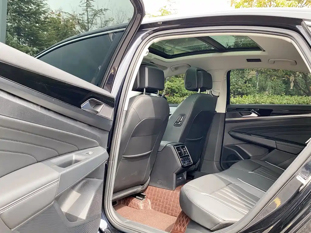 Volkswagen Passat — фото 15