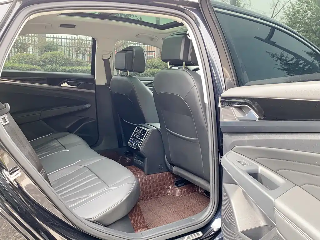 Volkswagen Passat — фото 23