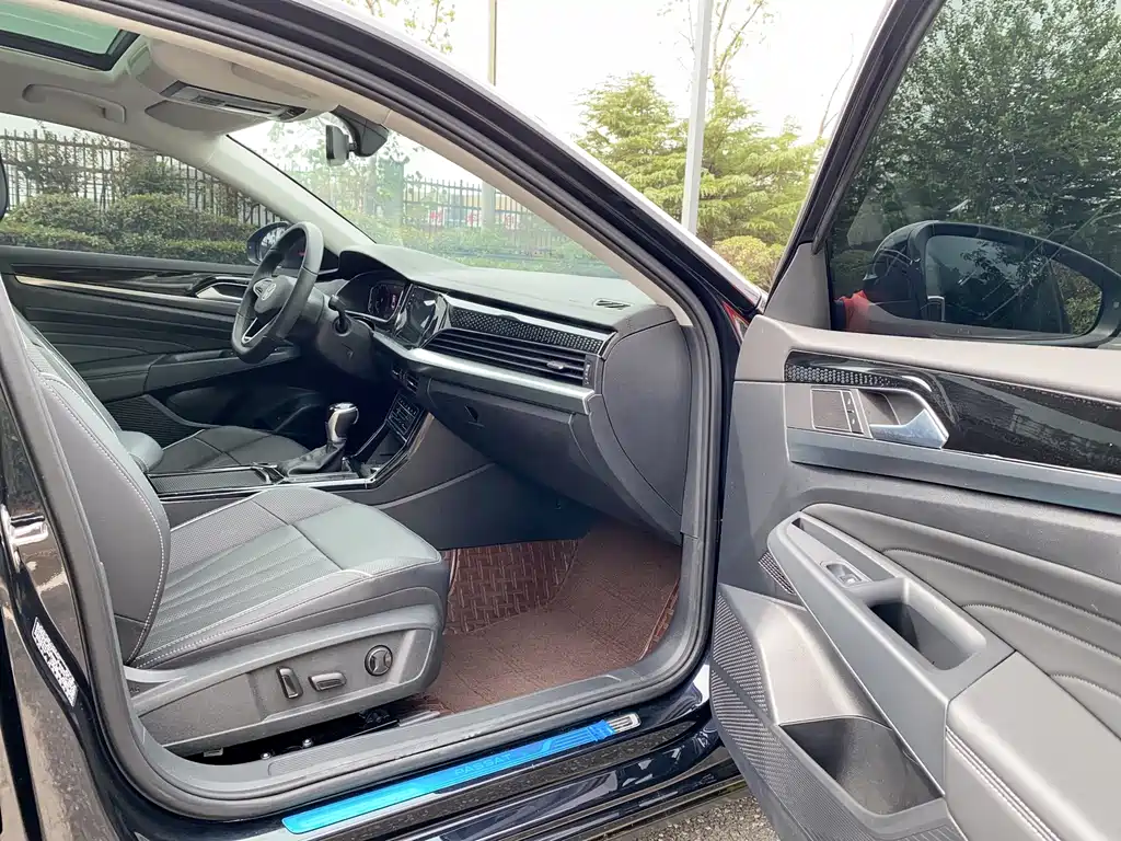 Volkswagen Passat — фото 25