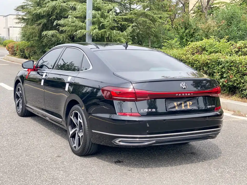 Volkswagen Passat — фото 7