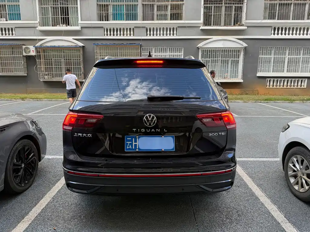 Volkswagen Tiguan L — фото 6