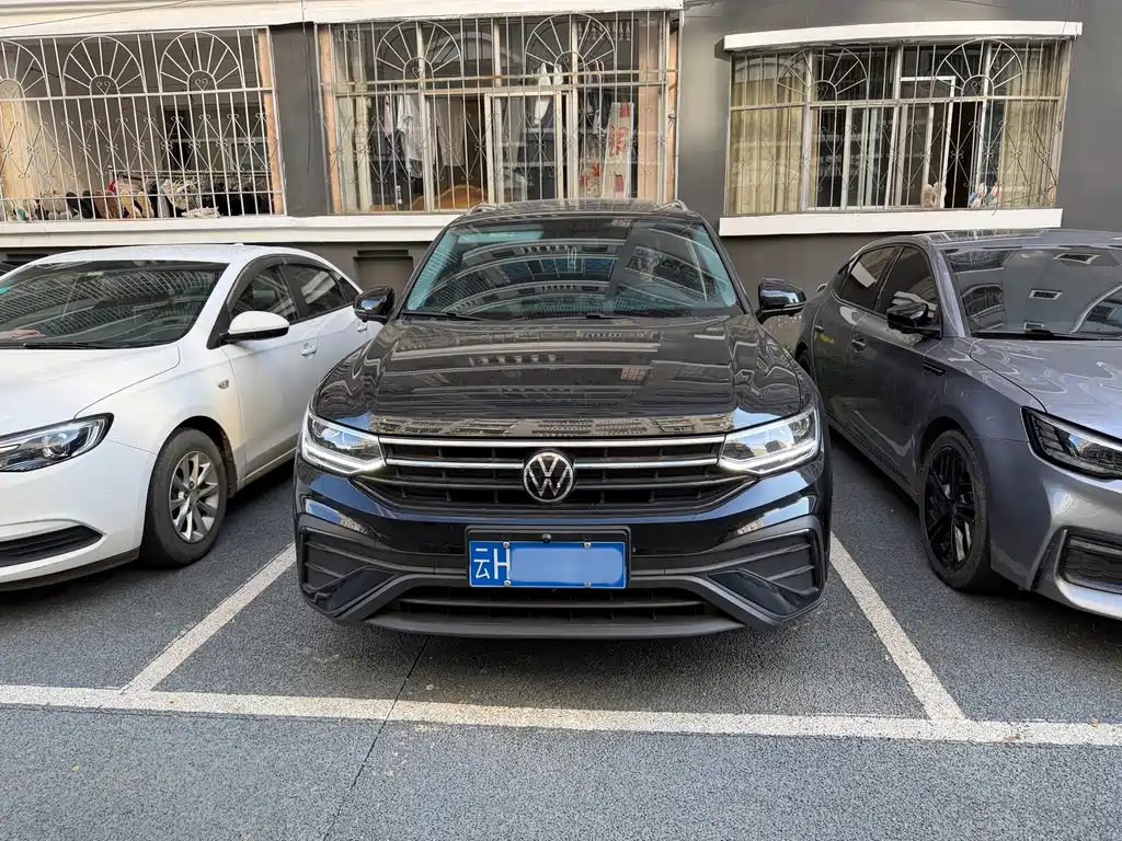 Volkswagen Tiguan L — фото 7
