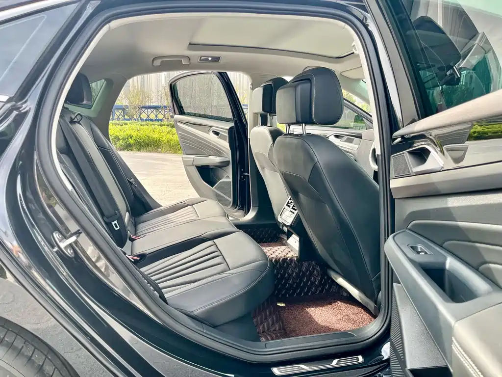 Volkswagen Passat — фото 17