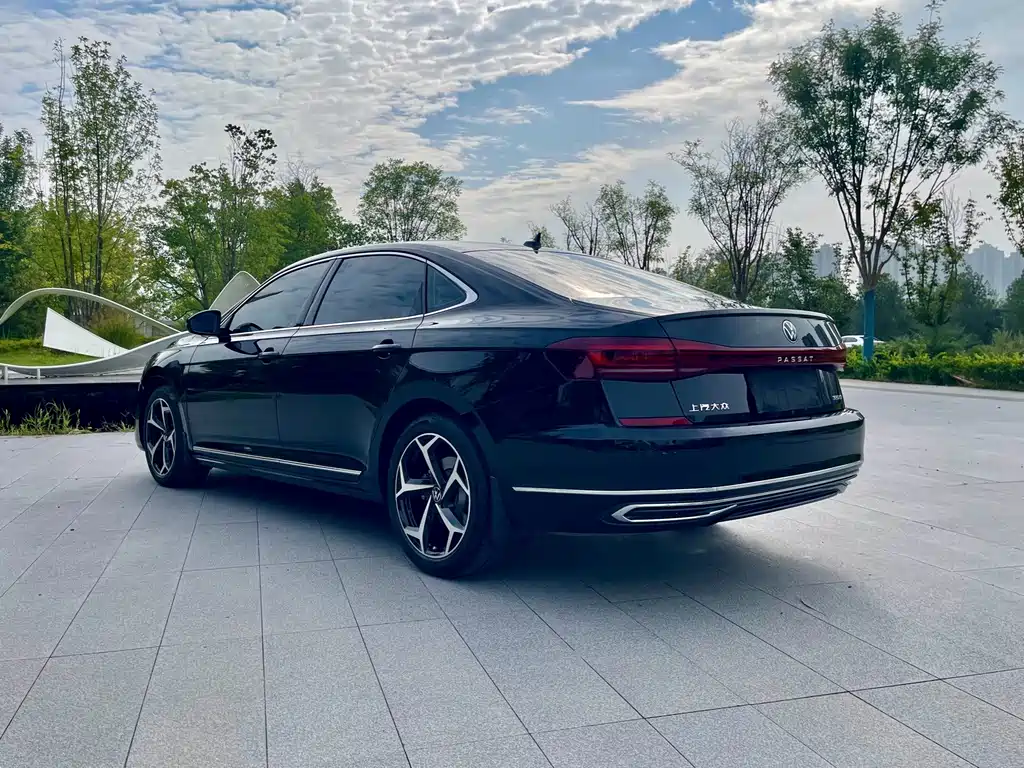 Volkswagen Passat — фото 18