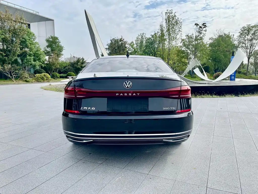 Volkswagen Passat — фото 19