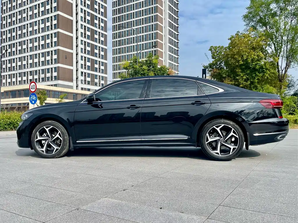 Volkswagen Passat — фото 23