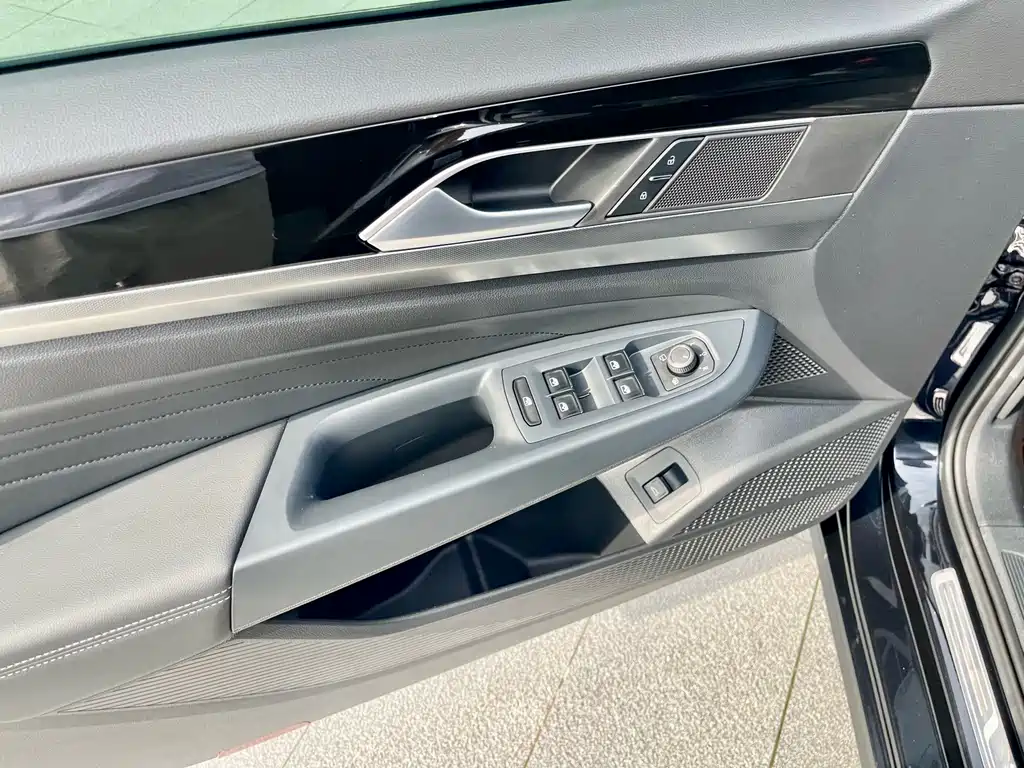 Volkswagen Passat — фото 6