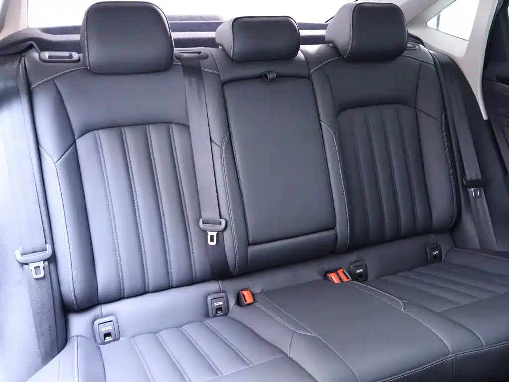Volkswagen Passat — фото 23