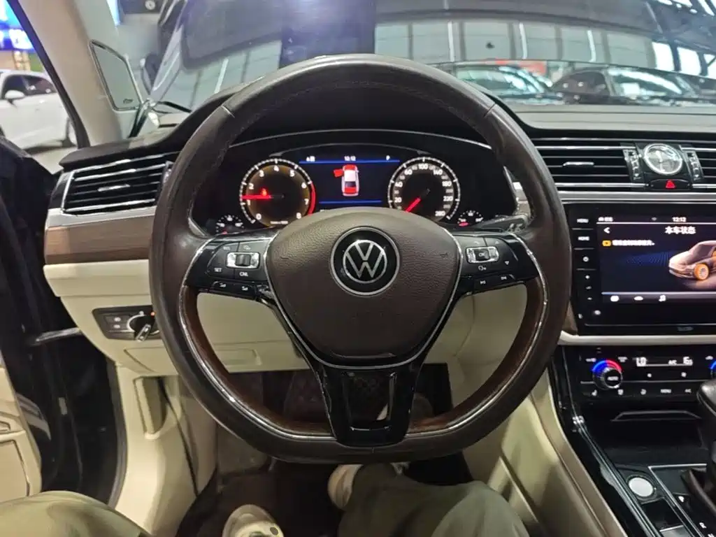 Volkswagen Phideon — фото 11