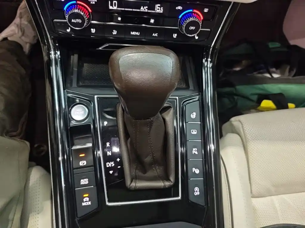 Volkswagen Phideon — фото 14